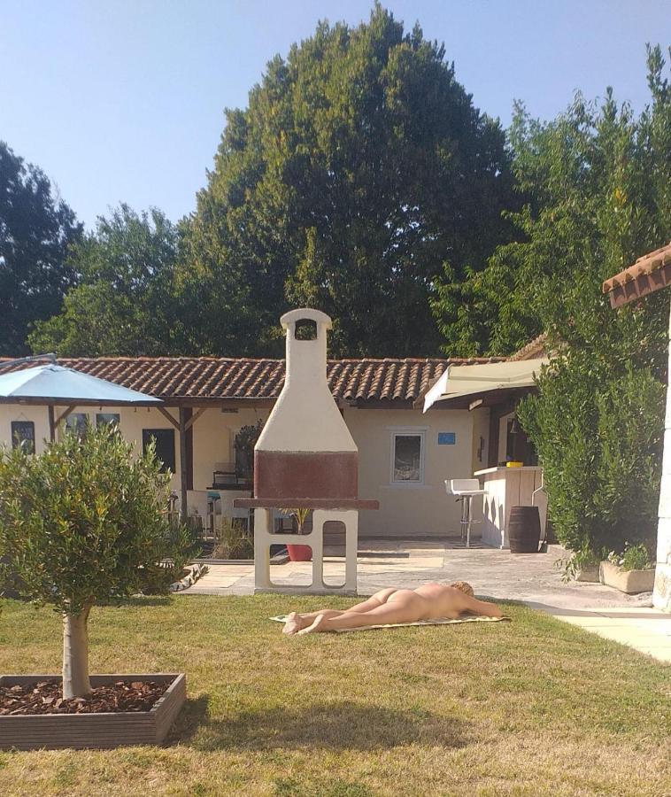 Chambre D'Hotes Naturiste Le Jardin Des Hirondelles Blanzaguet-Saint-Cybard 외부 사진