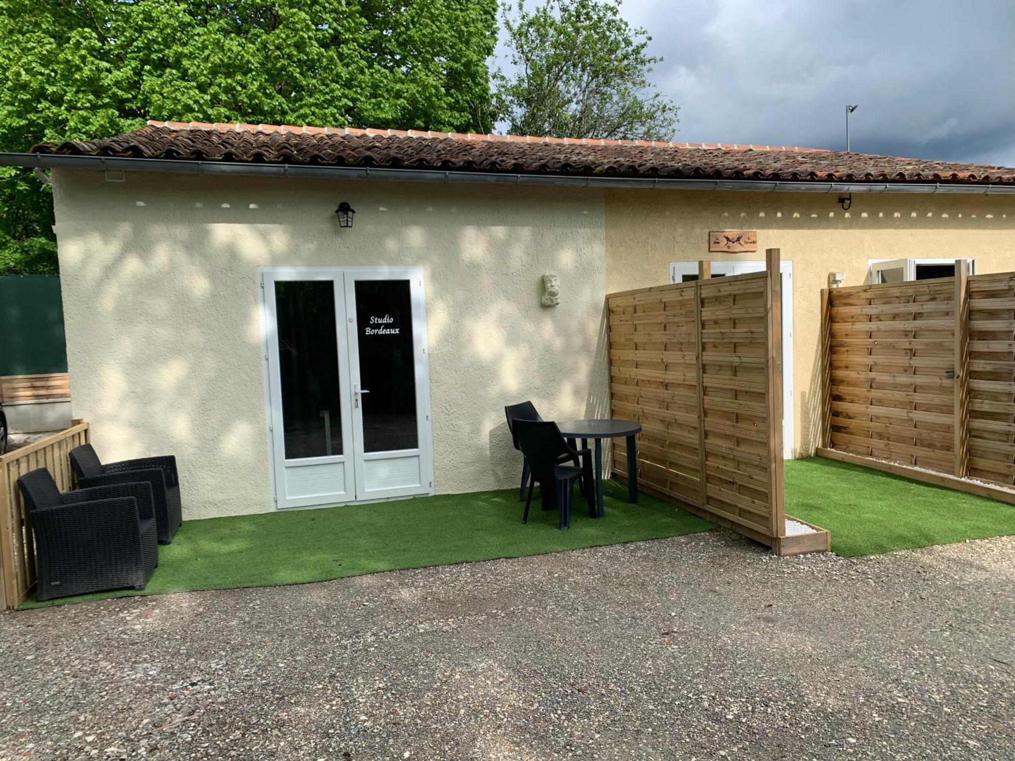 Chambre D'Hotes Naturiste Le Jardin Des Hirondelles Blanzaguet-Saint-Cybard 외부 사진